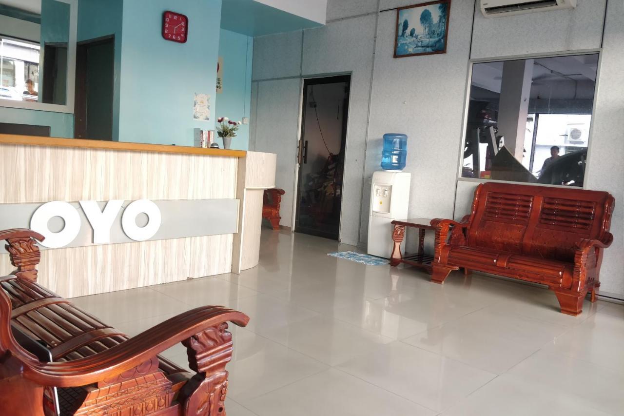 Oyo 89737 Hotel Tishoa Kampong Batu Tiga Zewnętrze zdjęcie