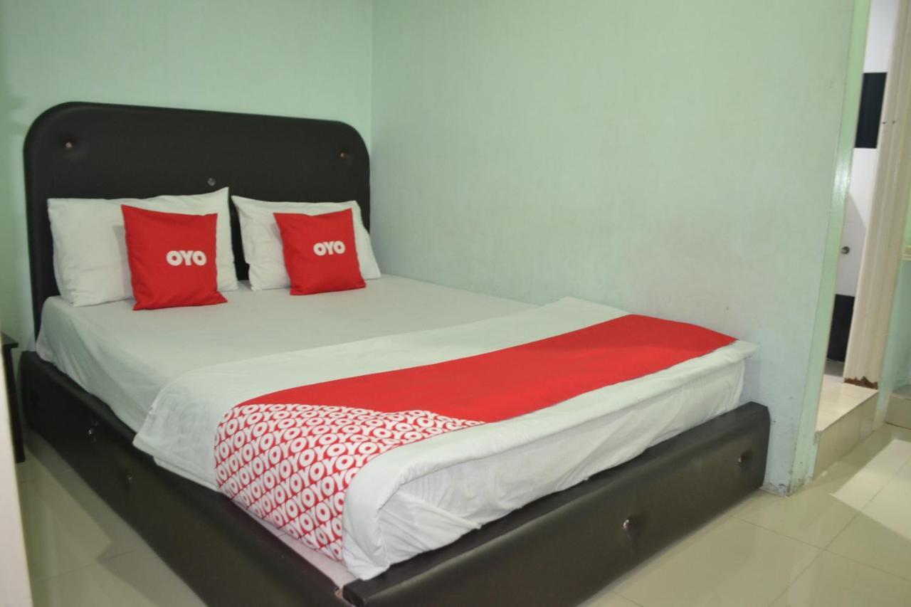 Oyo 89737 Hotel Tishoa Kampong Batu Tiga Zewnętrze zdjęcie